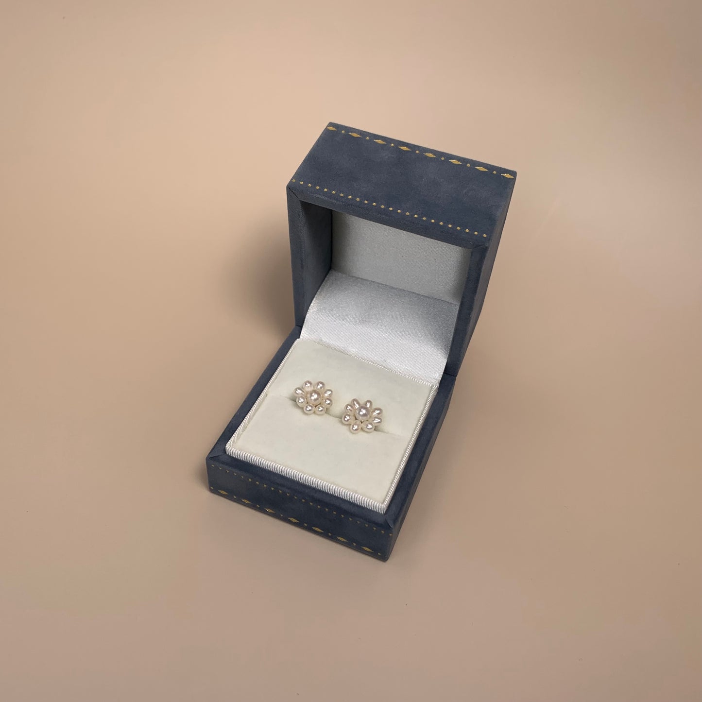 Daisy Pearl Earring