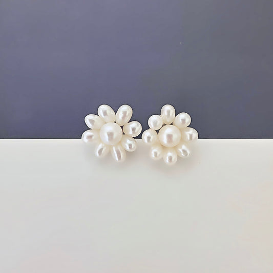 Daisy Pearl Earring